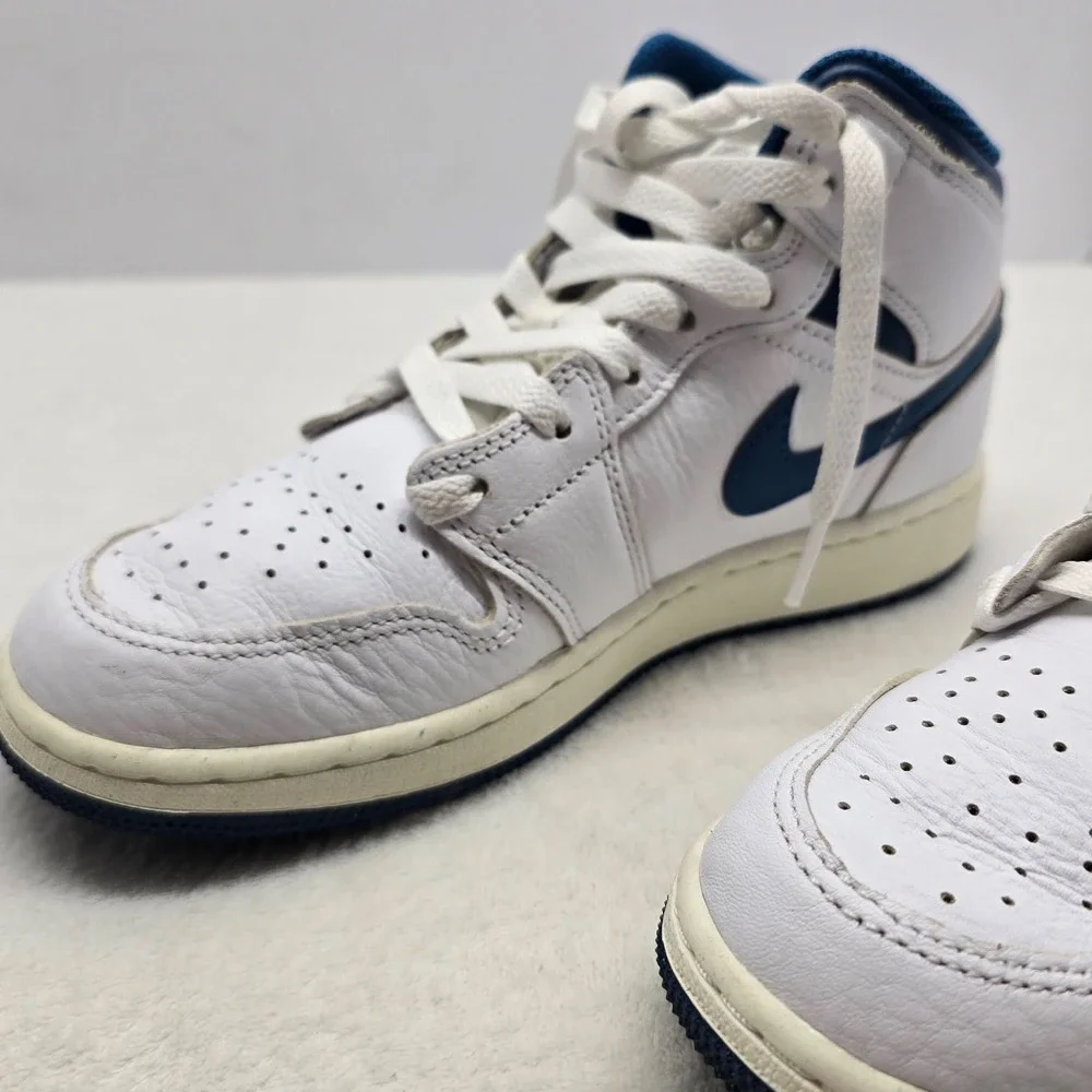 Jordan Air Jordan 1 Mid Midnight Navy White Streetwear Kids Sneaker 4Y